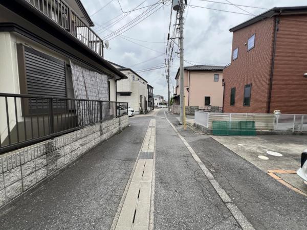 千葉市中央区葛城3丁目 中古戸建 前面道路含む現地写真