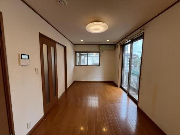 千葉市中央区葛城3丁目 中古戸建 リビング