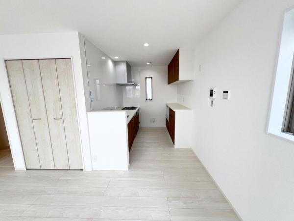 横浜市港南区港南1丁目2期 ダイニングキッチン