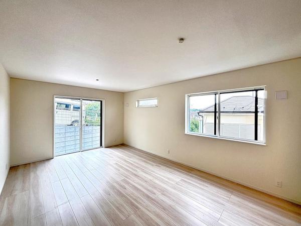 横浜市金沢区富岡東６丁目 戸建 リビング