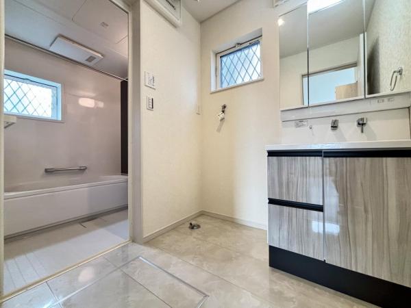 横浜市金沢区富岡東６丁目 戸建 脱衣所