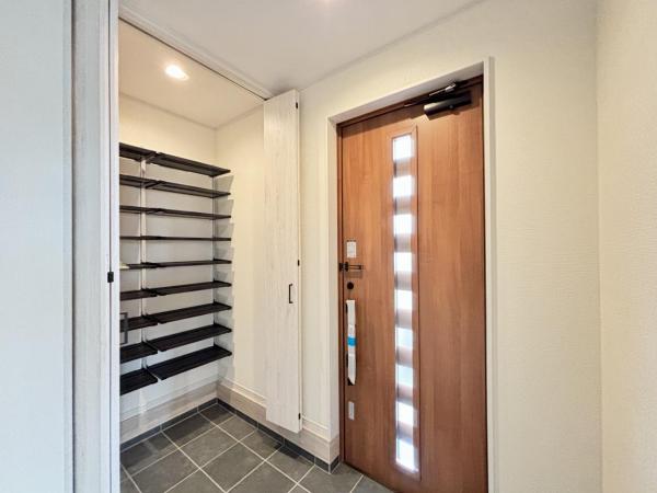 横浜市金沢区富岡東６丁目 戸建 玄関