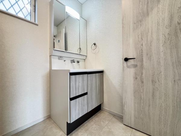 横浜市金沢区富岡東６丁目 戸建 洗面化粧台