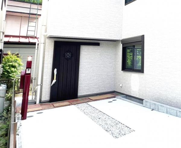 横浜市青葉区元石川町 戸建 玄関