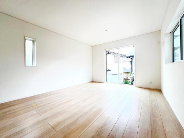 横浜市青葉区荏田西４丁目 戸建 リビングダイニング