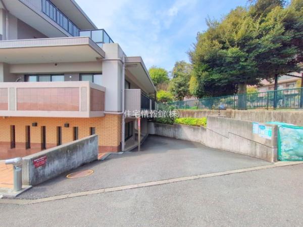 ビッグヴァンパークヒルズ小机 