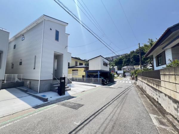 横須賀市鴨居１丁目 戸建 前面道路含む現地写真
