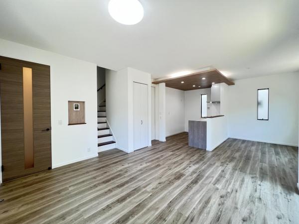 横須賀市鴨居１丁目 戸建 リビングダイニング