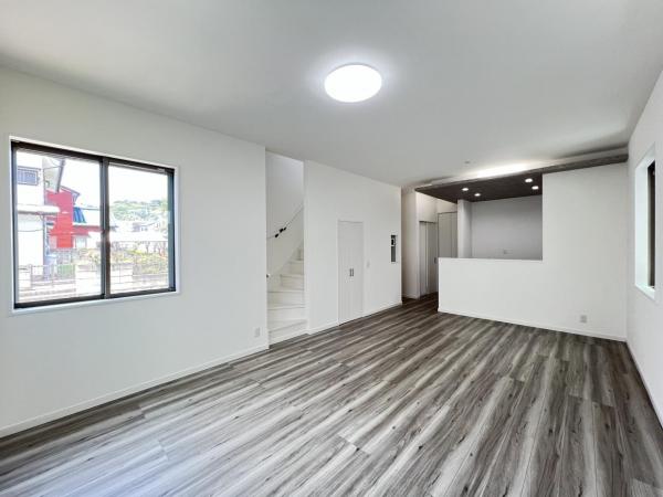 横須賀市鴨居１丁目 戸建 リビングダイニング