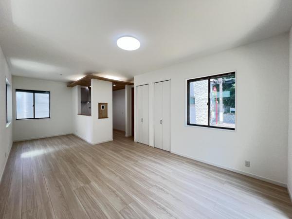 横須賀市鴨居１丁目 戸建 リビングダイニング