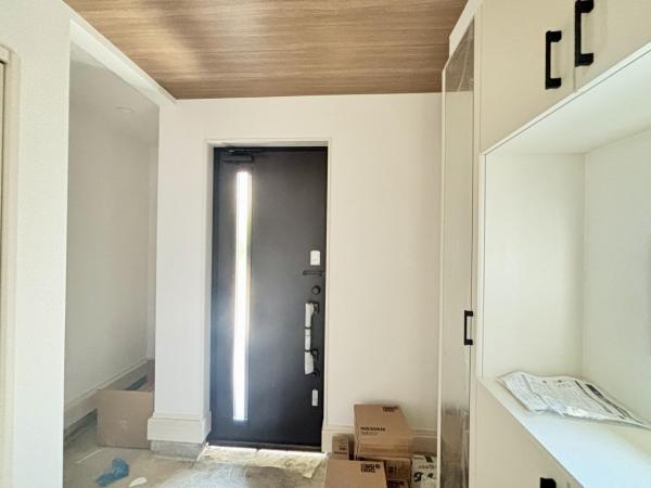 横須賀市粟田１丁目 戸建 玄関