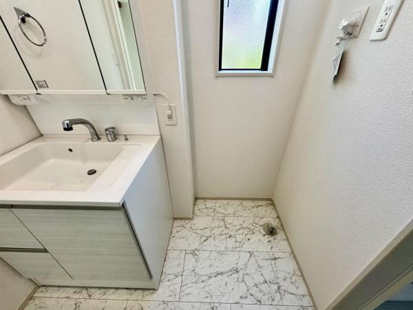 横須賀市粟田１丁目 戸建 ランドリースペース