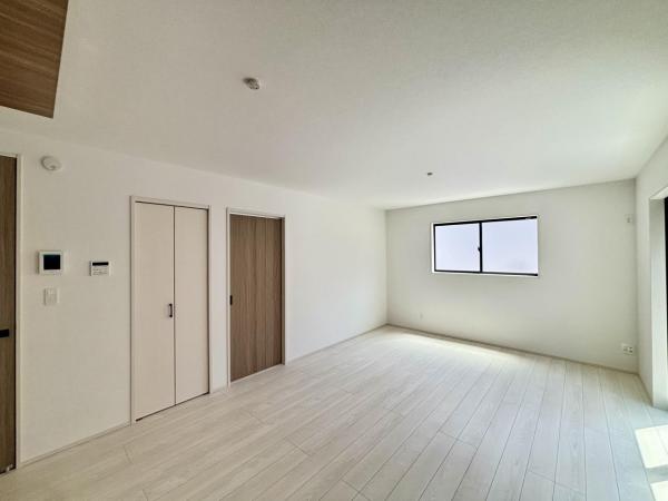 横須賀市粟田１丁目 戸建 リビング