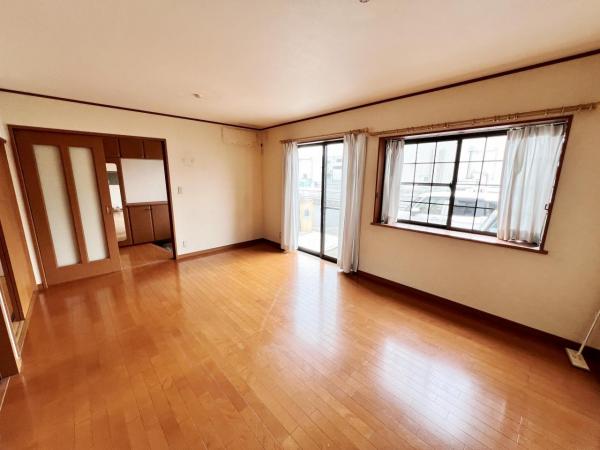 厚木市岡田２丁目 中古戸建 リビングダイニング