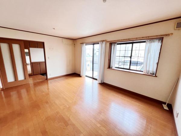 厚木市岡田２丁目 中古戸建 リビング
