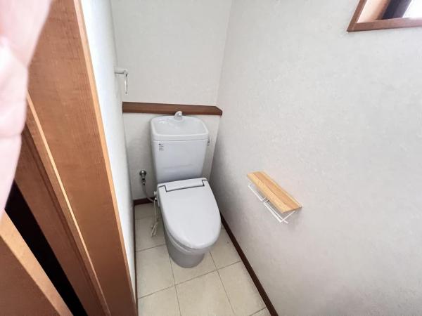 厚木市岡田２丁目 中古戸建 トイレ
