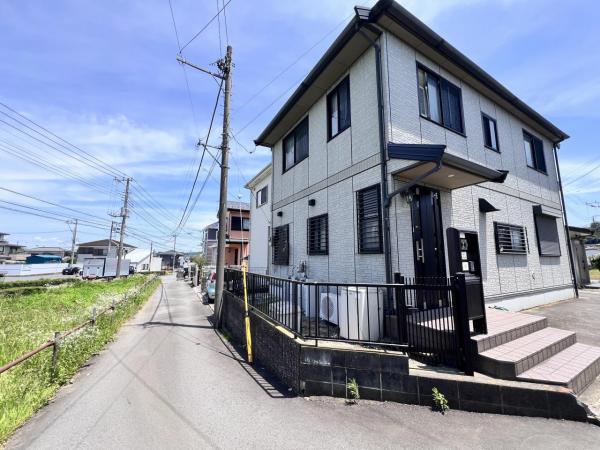 厚木市上依知 中古戸建 前面道路含む現地写真