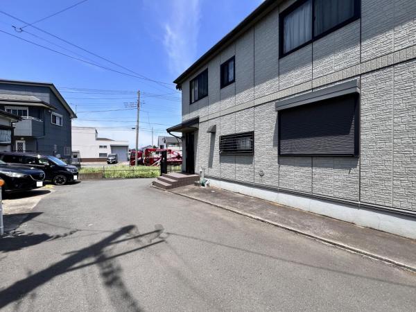 厚木市上依知 中古戸建 前面道路含む現地写真