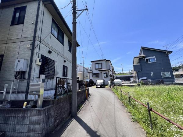 厚木市上依知 中古戸建 前面道路含む現地写真