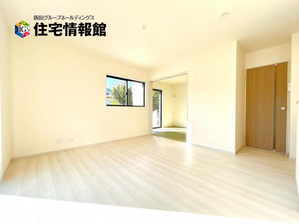 秦野市東田原25ーP1 リビング