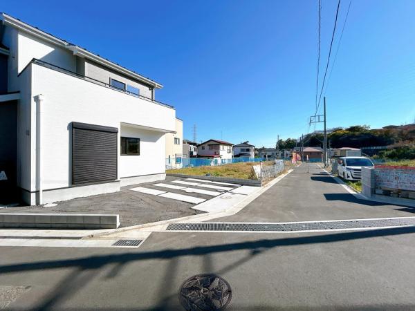 秦野市東田原25ーP1 前面道路含む現地写真