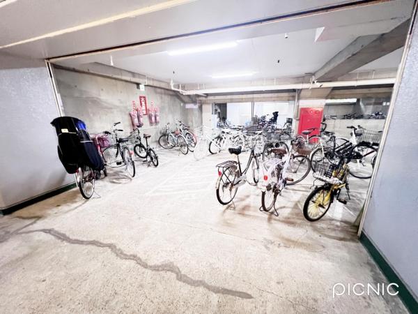 調布シュロス 駐輪場
