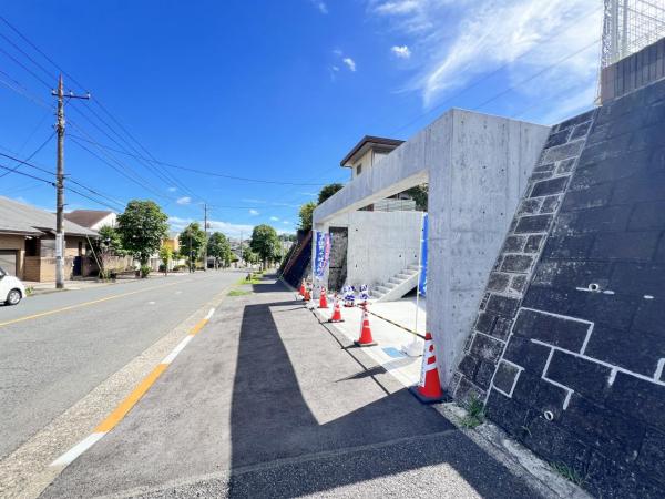 町田市つくし野２丁目 土地 前面道路含む現地写真