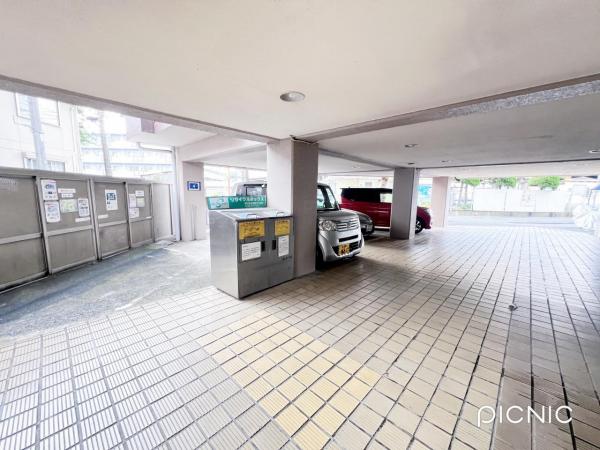 ライオンズマンション府中 敷地内駐車場