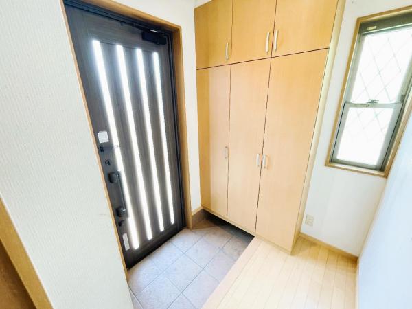 小田原市栢山 中古戸建 玄関