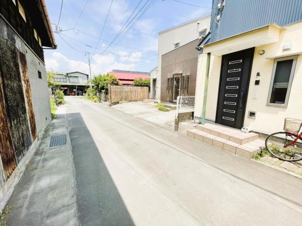 小田原市栢山 中古戸建 前面道路含む現地写真