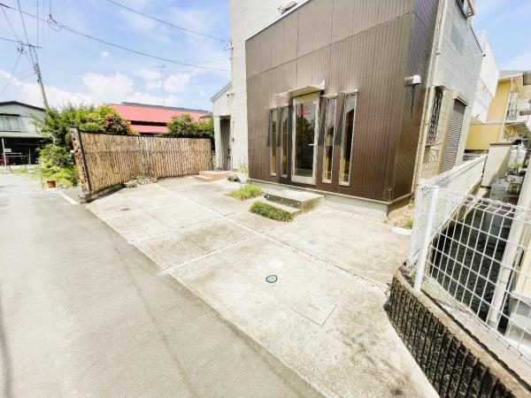 小田原市栢山 中古戸建 駐車場