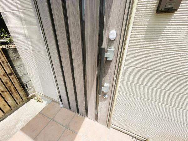 小田原市栢山 中古戸建 玄関