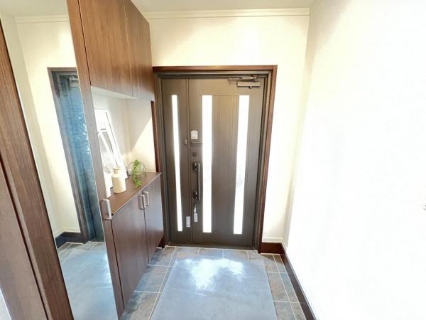 横浜市港南区下永谷２丁目 中古戸建 玄関