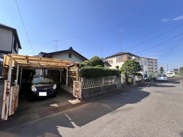 愛甲郡愛川町春日台５丁目 中古戸建 前面道路含む現地写真