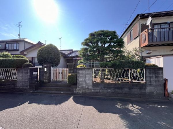 愛甲郡愛川町春日台５丁目 中古戸建 前面道路含む現地写真