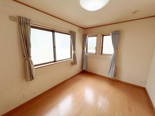 秦野市南が丘４丁目 中古一戸建 寝室