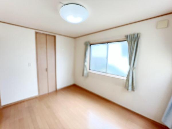 秦野市南が丘４丁目 中古一戸建 寝室