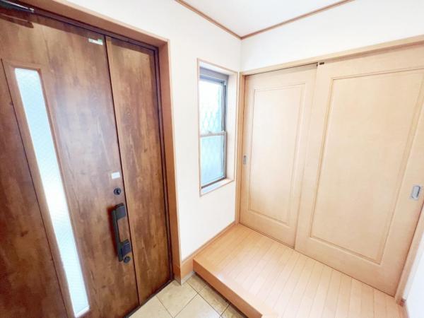 秦野市南が丘４丁目 中古一戸建 玄関