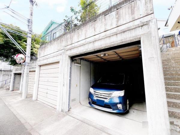 秦野市南が丘４丁目 中古一戸建 駐車場