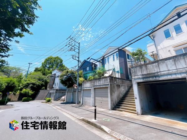 秦野市南が丘４丁目 中古一戸建 前面道路含む現地写真