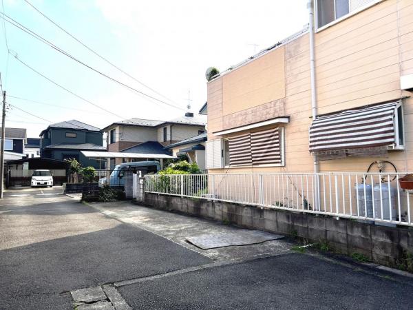 秦野市戸川 中古戸建 前面道路含む現地写真