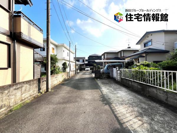 秦野市戸川 中古戸建 前面道路含む現地写真