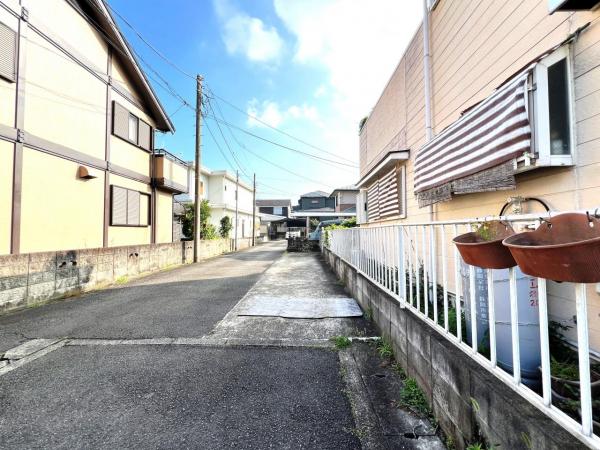 秦野市戸川 中古戸建 前面道路含む現地写真