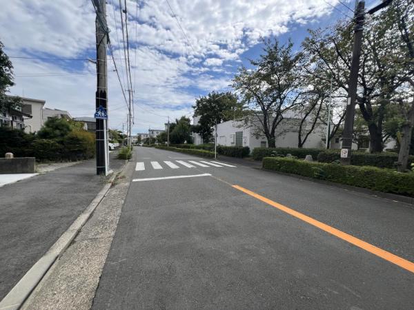 藤沢市遠藤2期 前面道路含む現地写真
