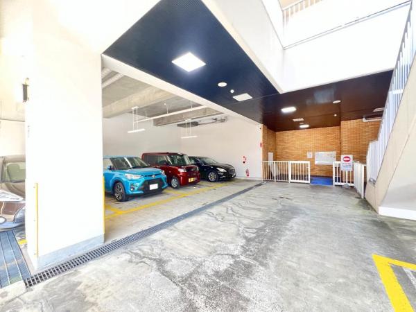 ハイラーク上大岡 駐車場