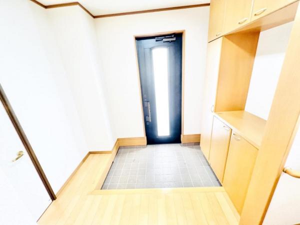 千葉市中央区生実町 中古戸建 玄関