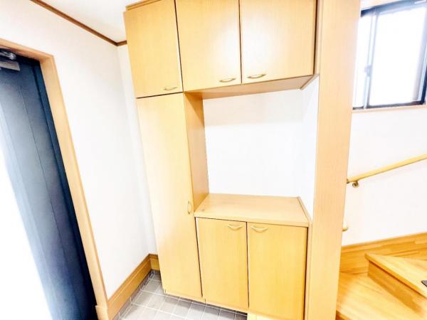 千葉市中央区生実町 中古戸建 玄関