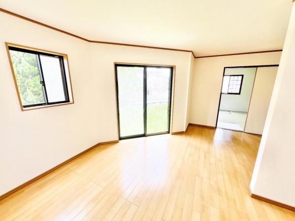 千葉市中央区生実町 中古戸建 リビングダイニング