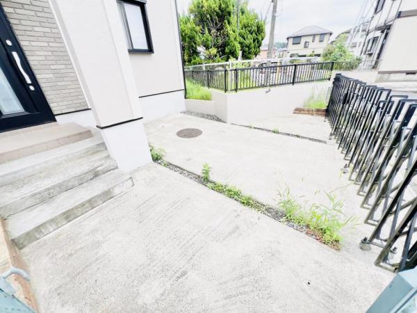 千葉市中央区生実町 中古戸建 駐車場