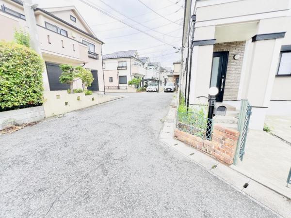 千葉市中央区生実町 中古戸建 前面道路含む現地写真